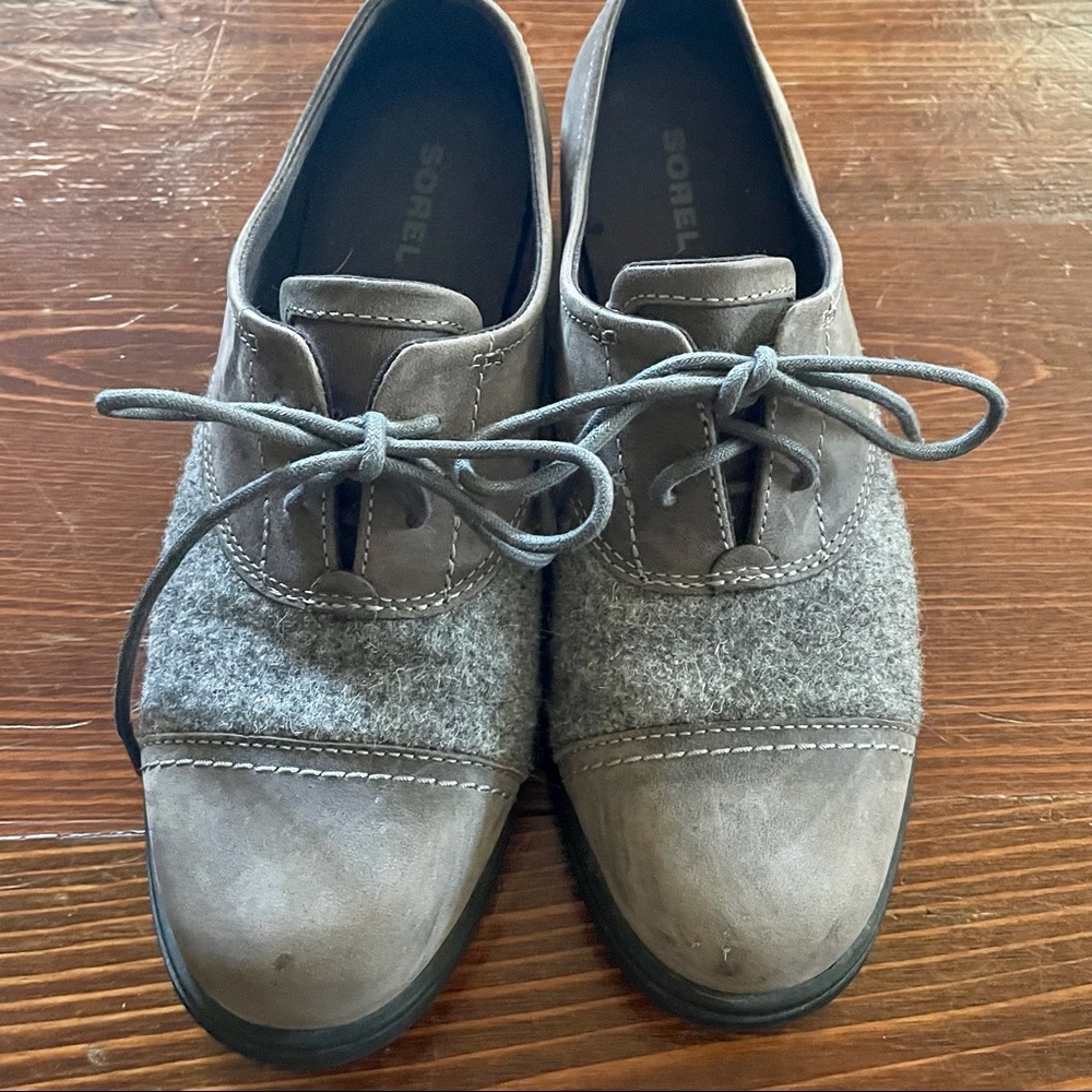 Sorel Two tone Lace up Leather and Wool Oxfords